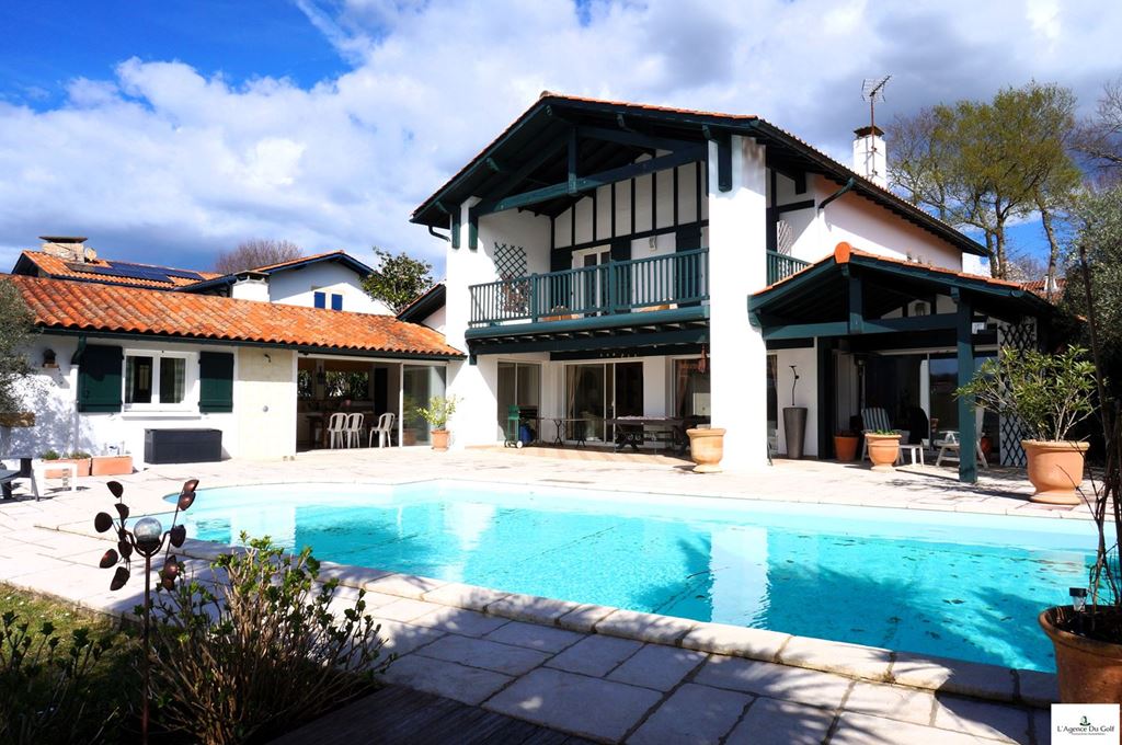Maison basque BASSUSSARRY (64200) L'Agence du Golf