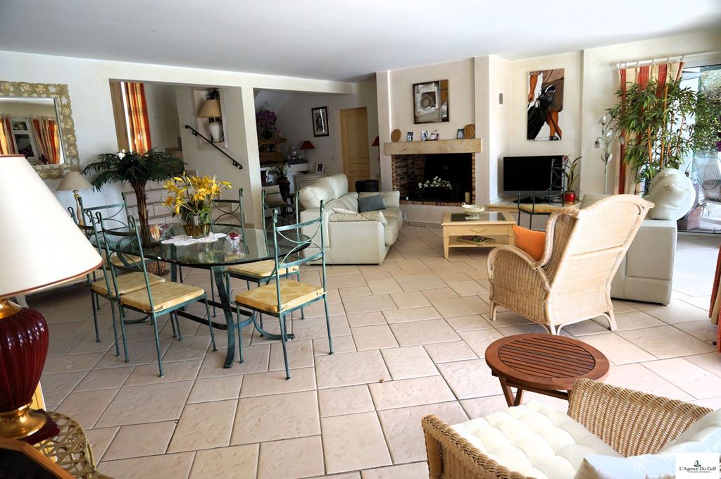 Maison basque BASSUSSARRY (64200) L'Agence du Golf